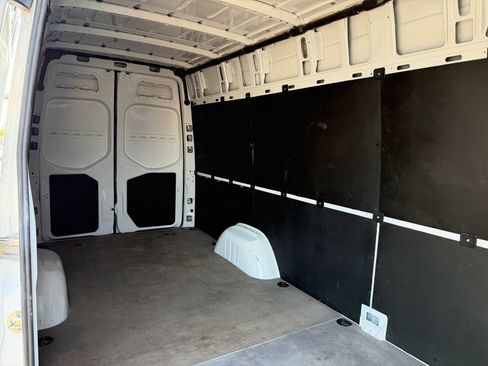 Used 2024 Mercedes-Benz Sprinter 2500 image 30