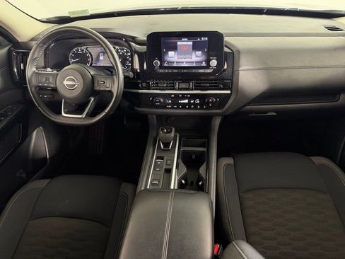 Used 2025 Nissan Pathfinder SV FWD image 12