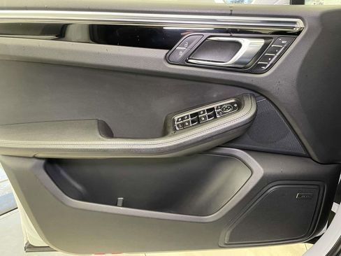 Certified 2025 Porsche Macan image 36