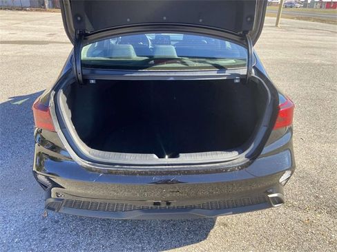 Used 2023 Kia Forte LXS w/ LXS Technology Package image 9