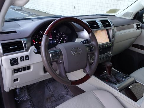 Used 2016 Lexus GX 460 image 10
