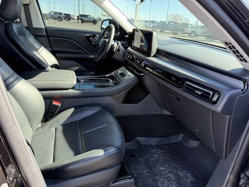 Used 2025 Lincoln Aviator AWD image 10
