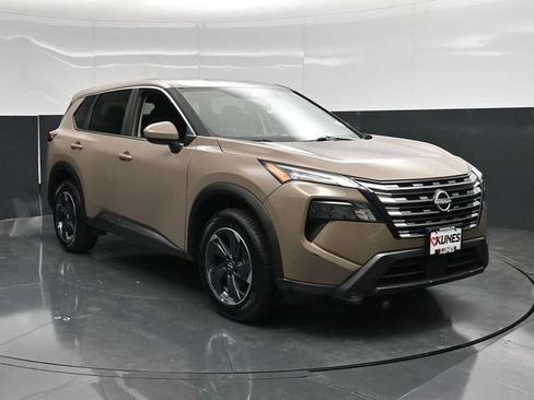Used 2025 Nissan Rogue SV FWD image 4