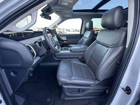 Used 2025 Ford Expedition Active AWD/4WD image 7