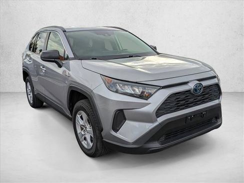 Used 2019 Toyota RAV4 LE image 3