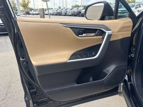Used 2022 Toyota RAV4 Limited FWD image 10