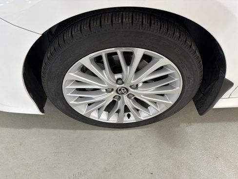 Used 2020 Toyota Camry XLE image 11