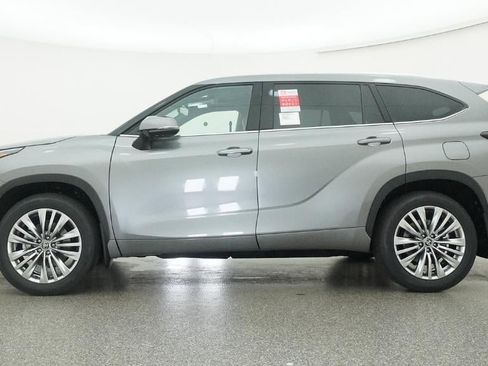 New 2026 Toyota Highlander Platinum AWD/4WD image 19