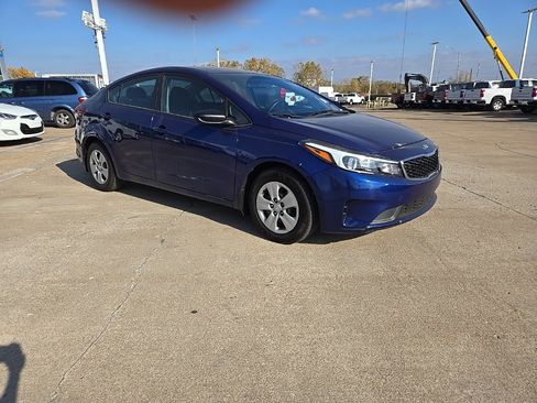 Used 2017 Kia Forte LX image 7
