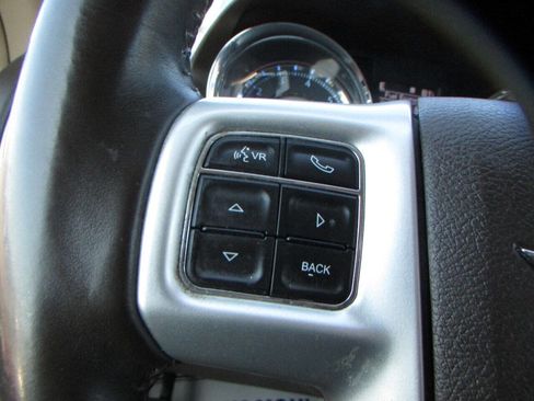 Used 2015 Chrysler Town & Country Touring image 60