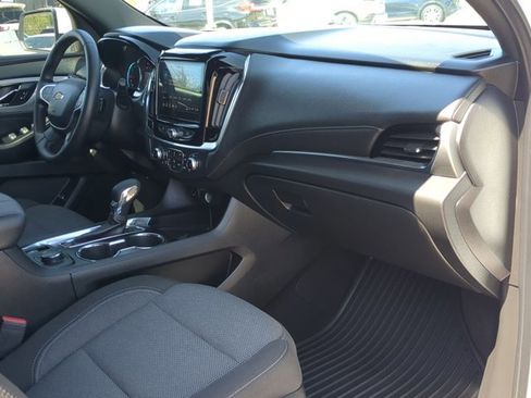 Used 2023 Chevrolet Traverse LT image 21