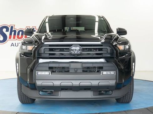 Used 2025 Toyota 4Runner SR5 AWD/4WD image 29