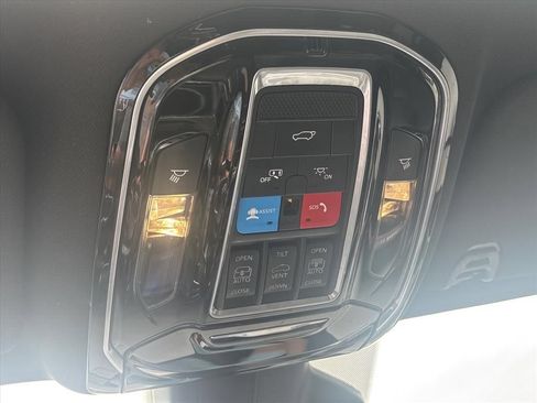 Used 2023 Jeep Grand Wagoneer 4WD image 36