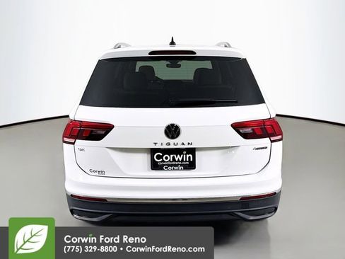 Used 2024 Volkswagen Tiguan SE image 6