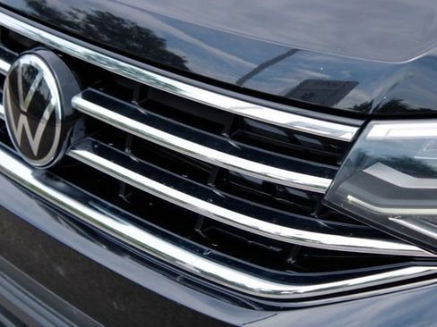 Used 2023 Volkswagen Tiguan SE w/ Panoramic Sunroof Package AWD/4WD image 8