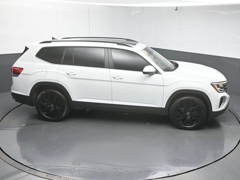 Used 2024 Volkswagen Atlas SE FWD image 50