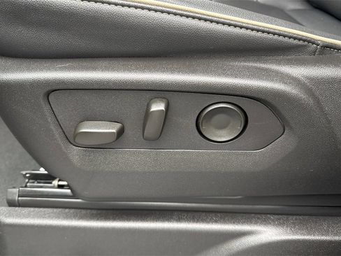 Used 2025 GMC Yukon Elevation image 17