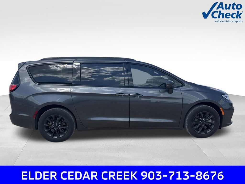 Used 2021 Chrysler Pacifica Touring-L w/ Uconnect Theater Family Group AWD/4WD image 9