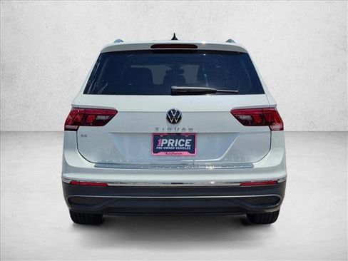 Used 2023 Volkswagen Tiguan SE w/ Panoramic Sunroof Package FWD image 7