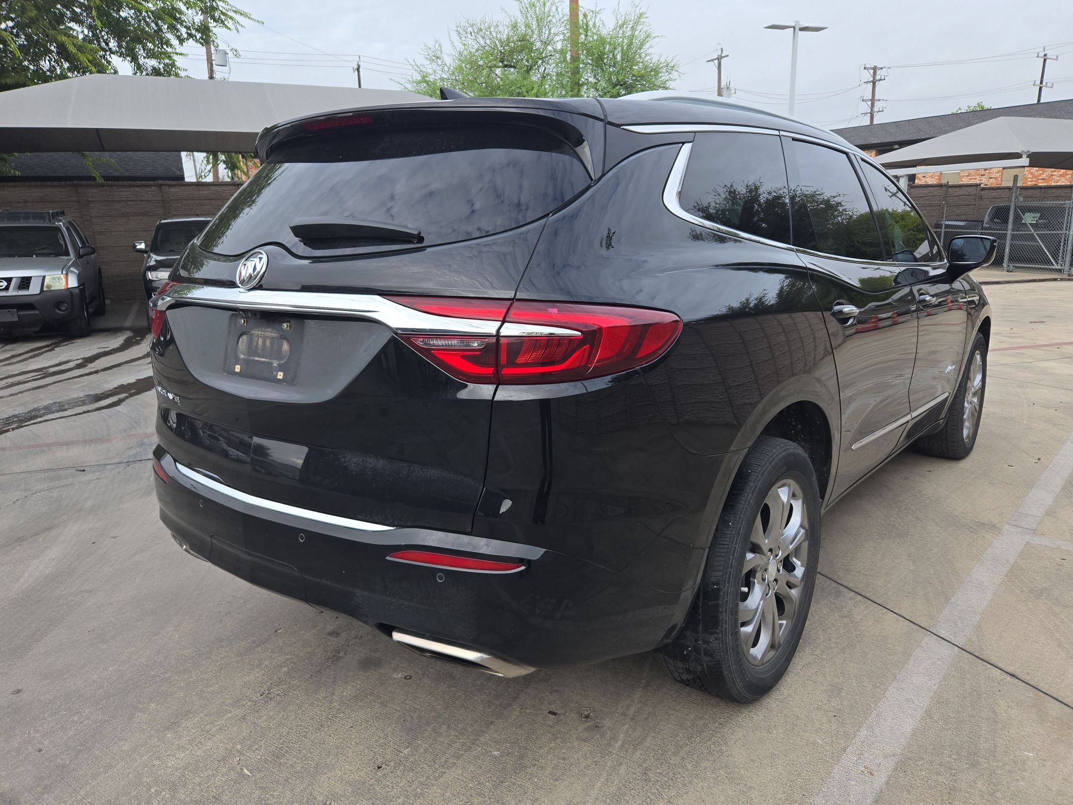 Used 2021 Buick Enclave Avenir w/ Avenir Technology Package FWD image 3