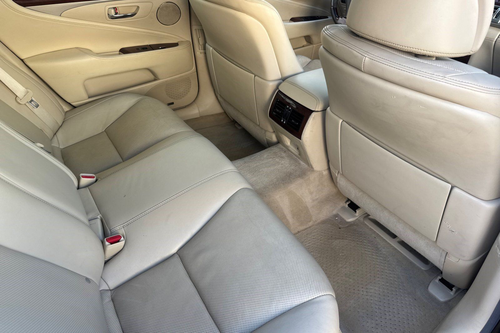 Used 2013 Lexus LS 460 w/ Comfort Pkg RWD image 33