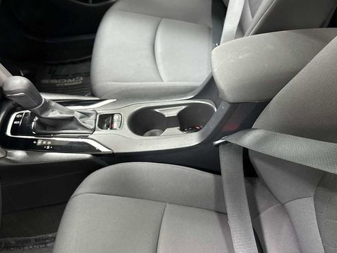 Certified 2022 Toyota Corolla Cross LE image 22