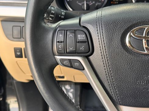 Used 2016 Toyota Highlander Limited image 27