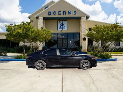 Used 2023 Toyota Camry SE image 6