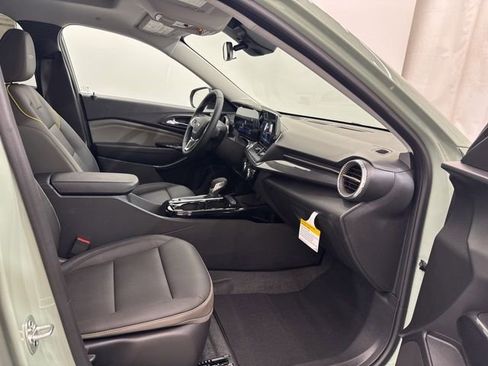 New 2026 Chevrolet Trax ACTIV w/ Sunroof Package FWD image 16
