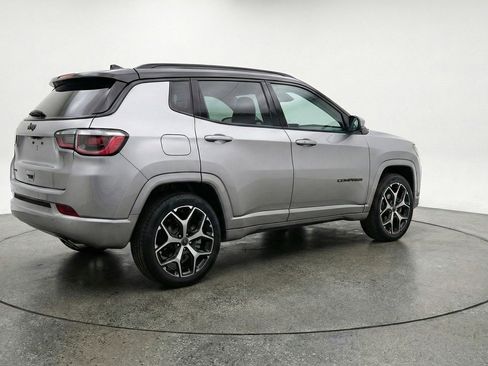 Used 2025 Jeep Compass Limited image 9