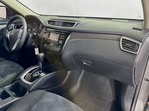 Used 2016 Nissan Rogue S w/ Appearance Package FWD image 33