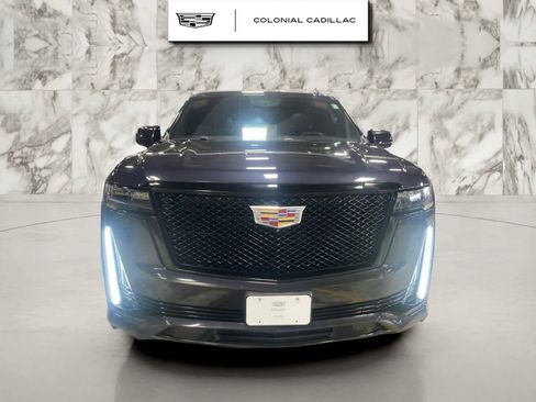 Used 2022 Cadillac Escalade ESV Sport w/ Touring Package image 2