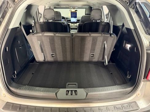 Used 2023 Ford Explorer XLT w/ Equipment Group 202A AWD/4WD image 31