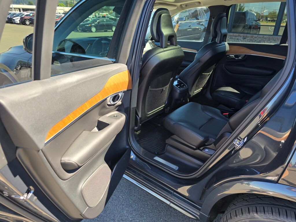 Used 2021 Volvo XC90 T6 Momentum w/ Protection Package Premier AWD/4WD image 12