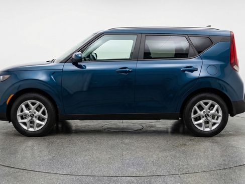 Used 2025 Kia Soul LX w/ LX Technology Package FWD image 5