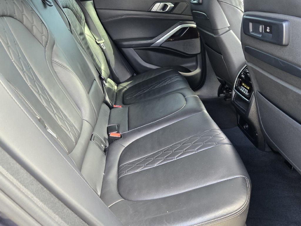 Used 2021 BMW X6 sDrive40i w/ Executive Package RWD image 14