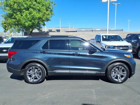 Used 2023 Ford Explorer XLT w/ Equipment Group 202A image 3