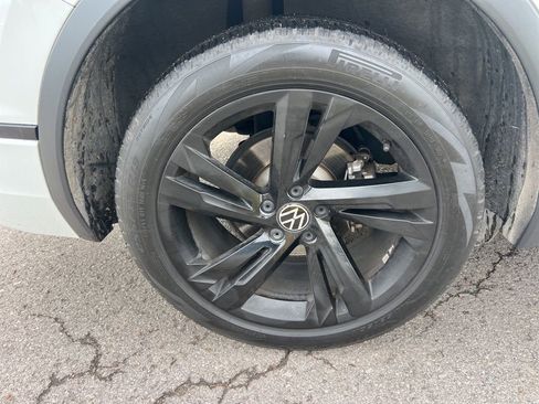 Used 2023 Volkswagen Tiguan SE R-Line image 7