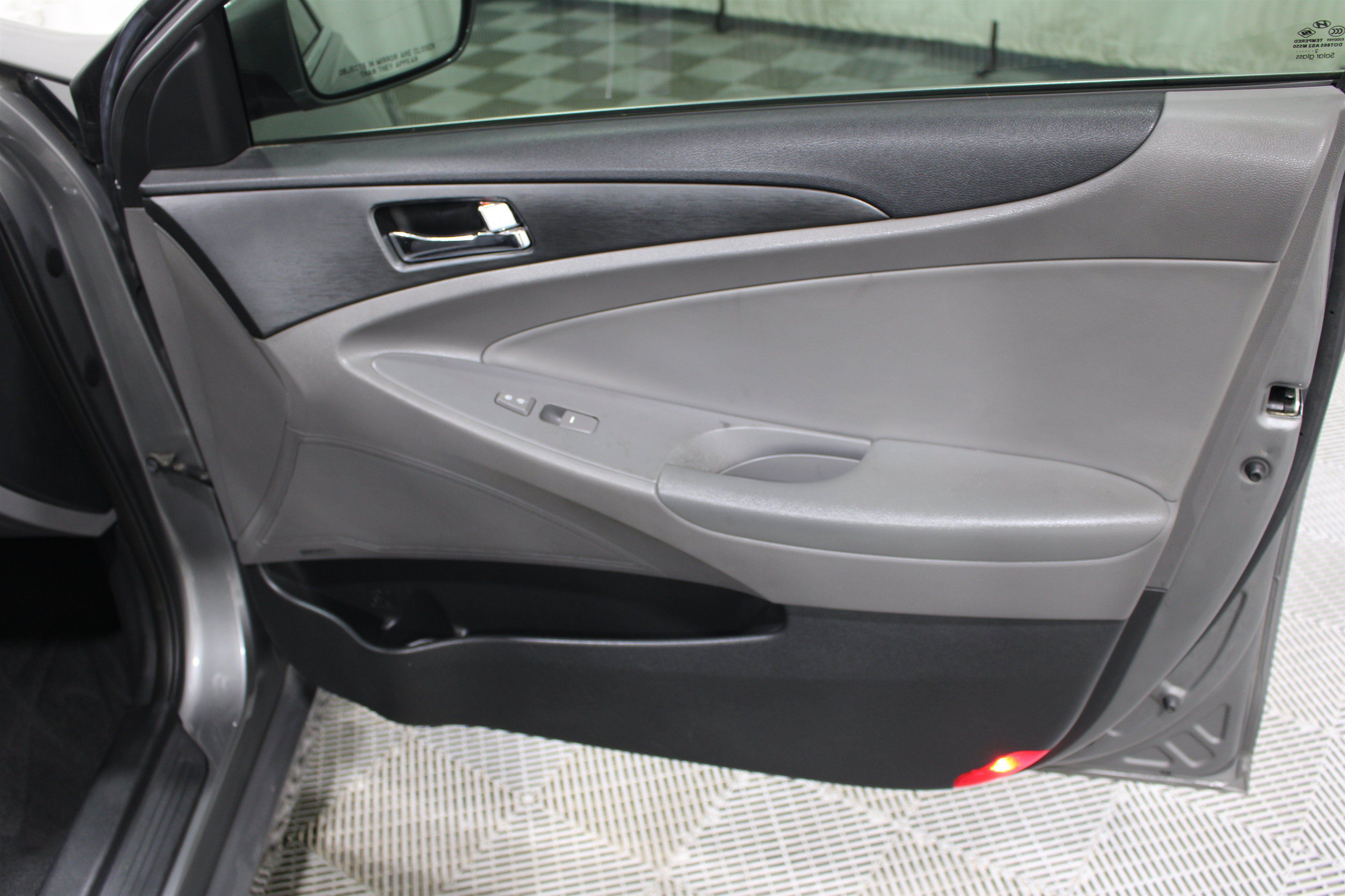 Used 2013 Hyundai Sonata SE w/ Navigation & Sunroof Pkg FWD image 25