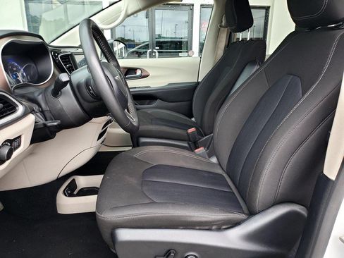 Used 2024 Chrysler Voyager LX FWD image 12