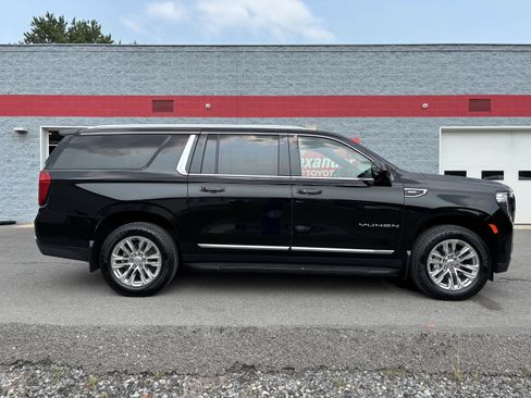 Used 2023 GMC Yukon XL SLT w/ SLT Premium Package AWD/4WD image 2