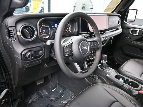 Used 2024 Jeep Gladiator Sport w/ Premium Package image 10