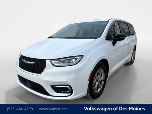 Used 2024 Chrysler Pacifica Limited image 1