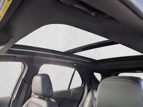 Used 2023 Chevrolet Equinox Premier image 15