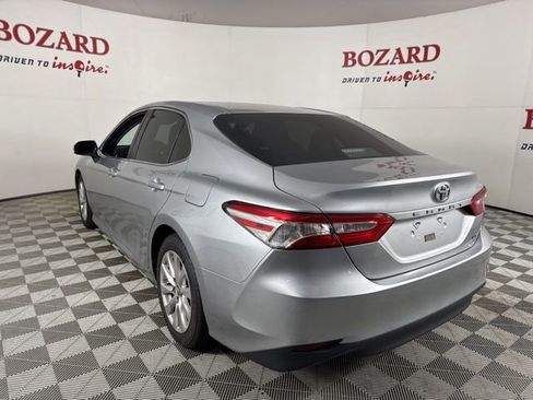 Used 2018 Toyota Camry LE image 6