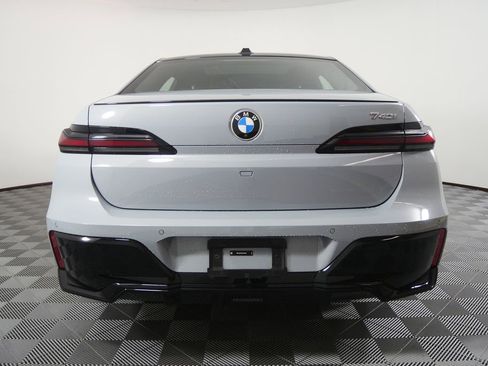 Used 2025 BMW 740i w/ Premium Package RWD image 4