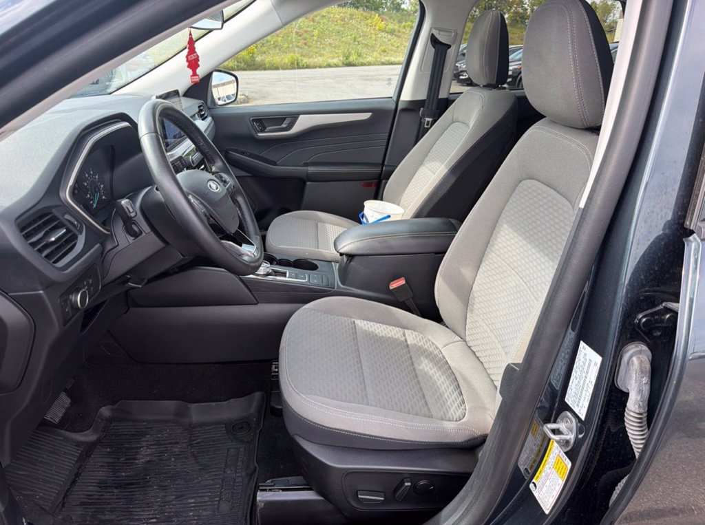 Used 2022 Ford Escape SE w/ SE Sport Appearance Package AWD/4WD image 9