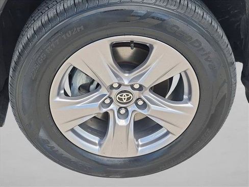 Used 2024 Toyota RAV4 XLE FWD image 18