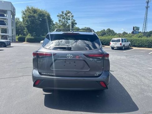 Used 2025 Toyota Highlander XLE AWD/4WD image 5