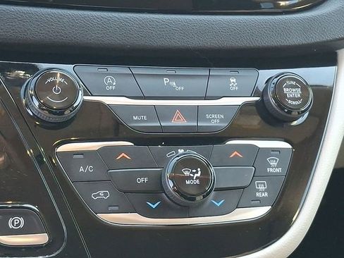 Used 2020 Chrysler Voyager LX w/ Cold Weather Group image 17